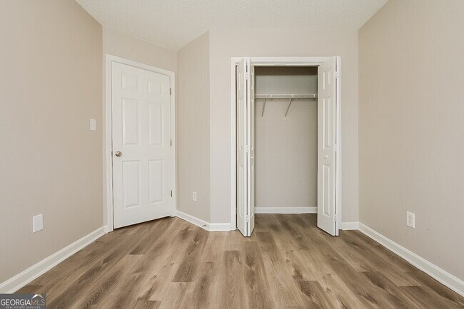 Building Photo - 545 Wyntuck Dr