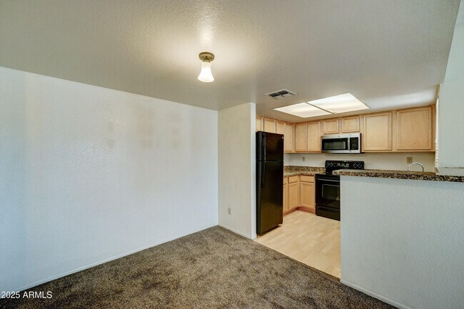 Building Photo - 5757 W Eugie Ave