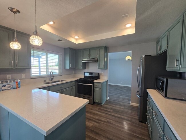 Building Photo - Room for Rent – 1621 W Newgrove St, Lancaster, CA 93534