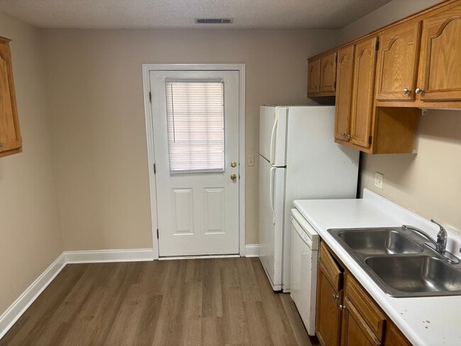 Building Photo - 1214 Beaver Creek Dr