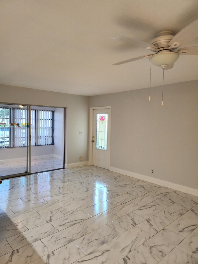 Building Photo - 5433 Lakefront Blvd