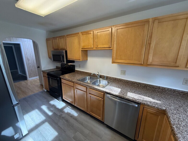 Building Photo - 7149 Stellhorn Rd