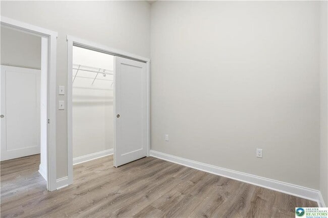 Building Photo - 109 S Centre St