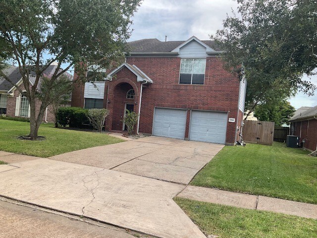 Building Photo - 17911 Scenic Oaks Dr