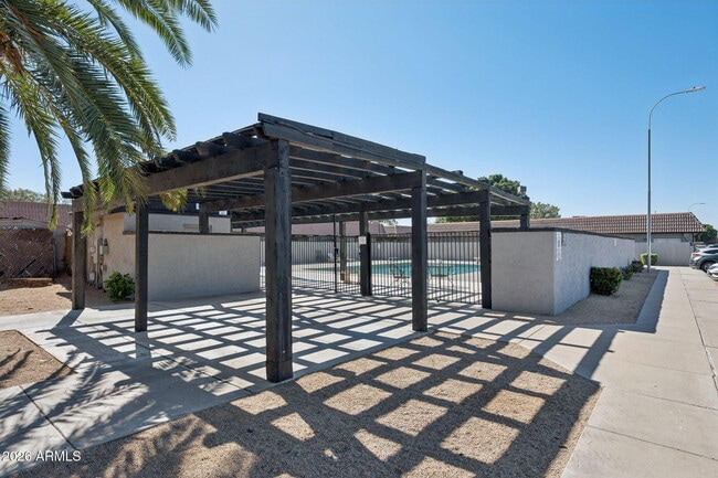 Building Photo - 9001 W Elm St