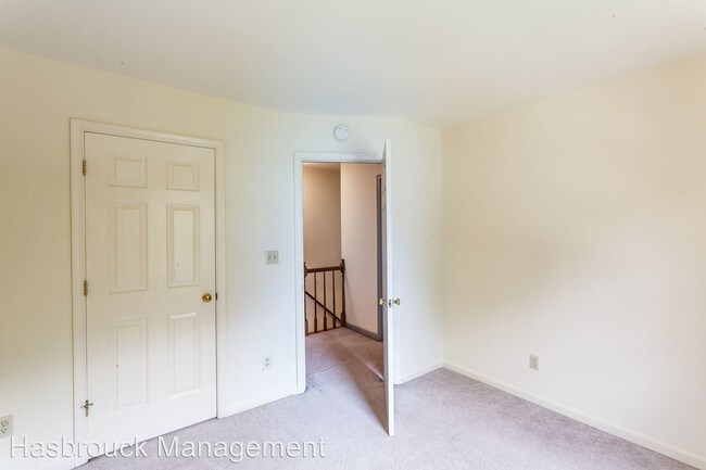 Building Photo - 3 br, 2.5 bath House - 1001 Huntwood Lane