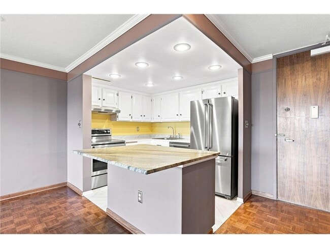 Building Photo - 400 Groveland Ave