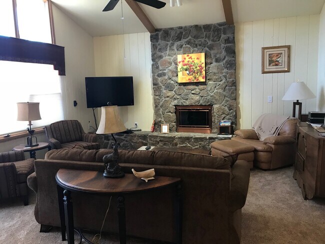 Building Photo - Single Level Furnished Country Club Home