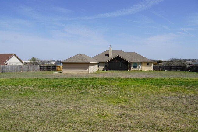 Building Photo - 141 Oak Stone Dr
