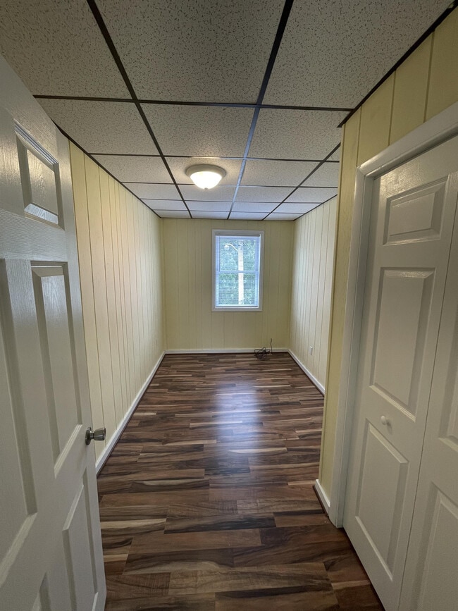 Building Photo - 906 Gompers Ave