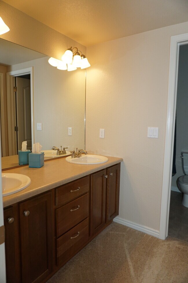 Building Photo - LUXURY PATIO HOME IN DISTRICT 20 SHOWING B...