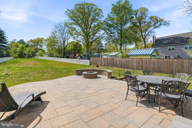 Building Photo - 722 Whitneys Landing Dr