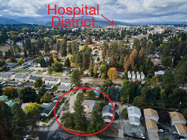 Building Photo - 1325 E Syringa Dr