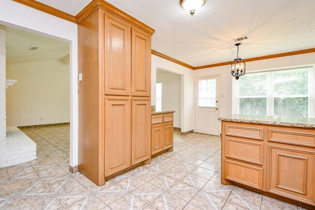 Building Photo - 2430 Ridge Hollow Dr