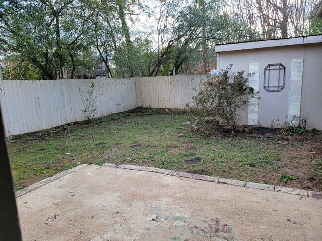 Building Photo - "Spacious 3-Bed Haven with Hardwood Floors in Huntsville – 2115 Sq Ft of Comfort!"