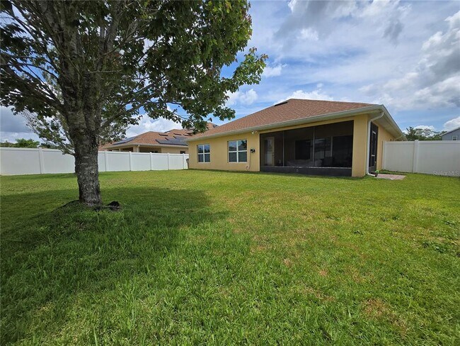 Building Photo - 2246 Waukegan Dr