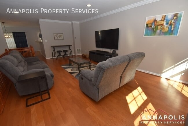 Building Photo - 2140 Hideaway Ct