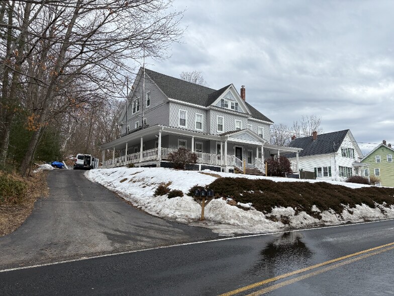 Building Photo - 84 Quinapoxet St