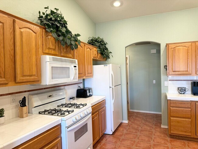 Building Photo - Spacious 3-Bedroom Home with RV Parking & Boat-Deep Garage