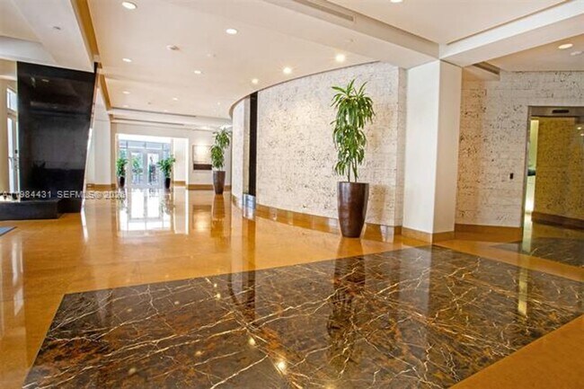 Building Photo - 801 Brickell Key Blvd