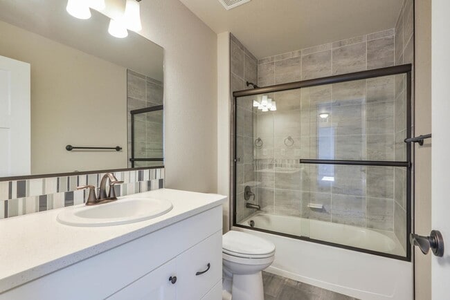 Building Photo - Beautiful, Dog Friendly, 3 Bedroom, 2.5 Ba...