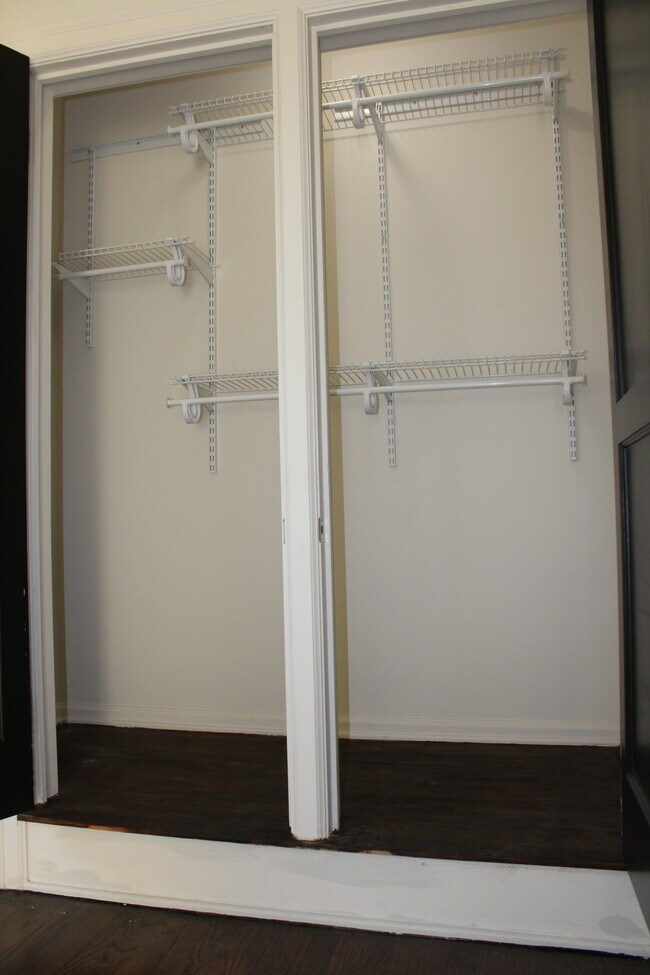 Building Photo - 2504 W Euclid St