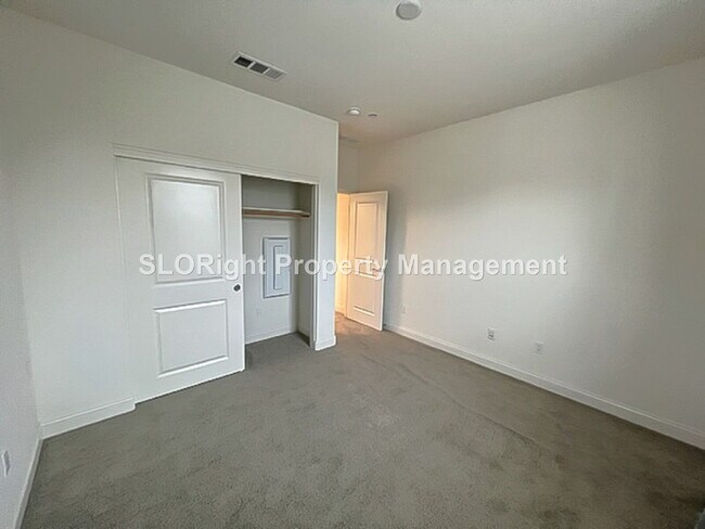 Building Photo - AVAILABLE AUGUST - Spacious Nipomo Home - 2 Bed + spacious den / 2 Bath