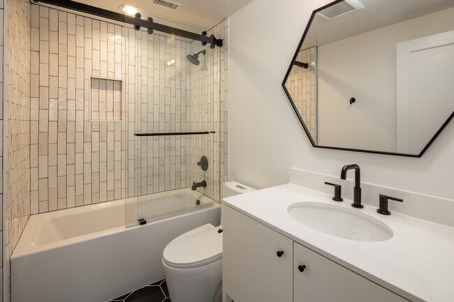 Building Photo - Gorgeous Fully Remodeled 5 Bedroom Home wi...