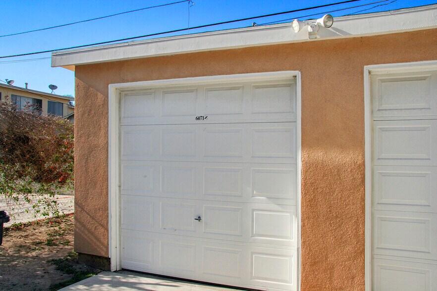 Building Photo - 6071 1/2 Pickford St