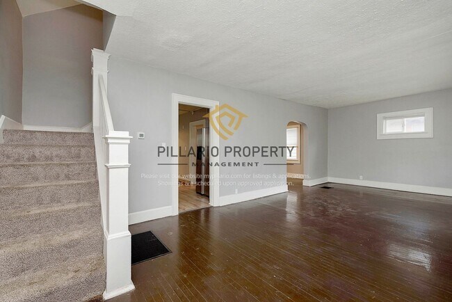 Building Photo - 615 N Gray St