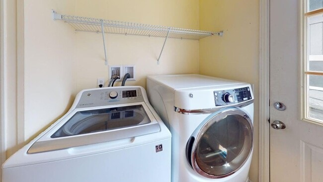 Building Photo - Wake up just steps from Penn Cove with space to spread out, store your boat, and fully enjoy Whid...