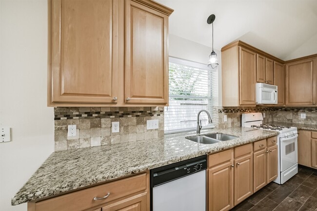 Building Photo - 17515 Fairgrove Park Dr