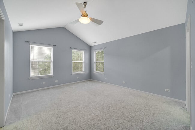 Building Photo - 62 E Clare Ct