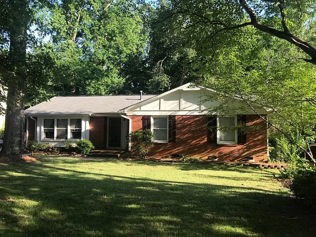 Building Photo - This quiet home in the Starmount neighborhood
