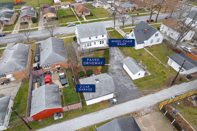 Building Photo - 14517 Blaine Ave