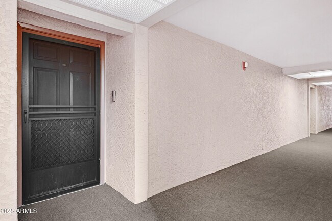 Building Photo - 540 N May