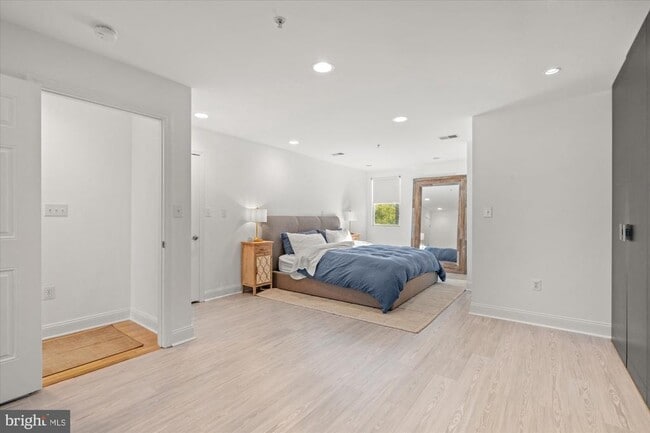 Building Photo - 1610 11th St NW