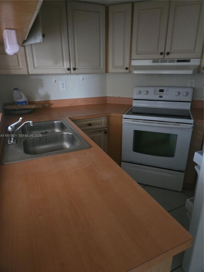 Building Photo - 8205 SW 152nd Ave