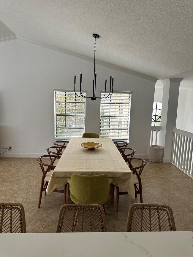 Building Photo - 3024 Lucerne Park Dr