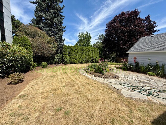 Building Photo - Lovely 3-Bedroom, 2-Bathroom House with Detached Garage in North Portland