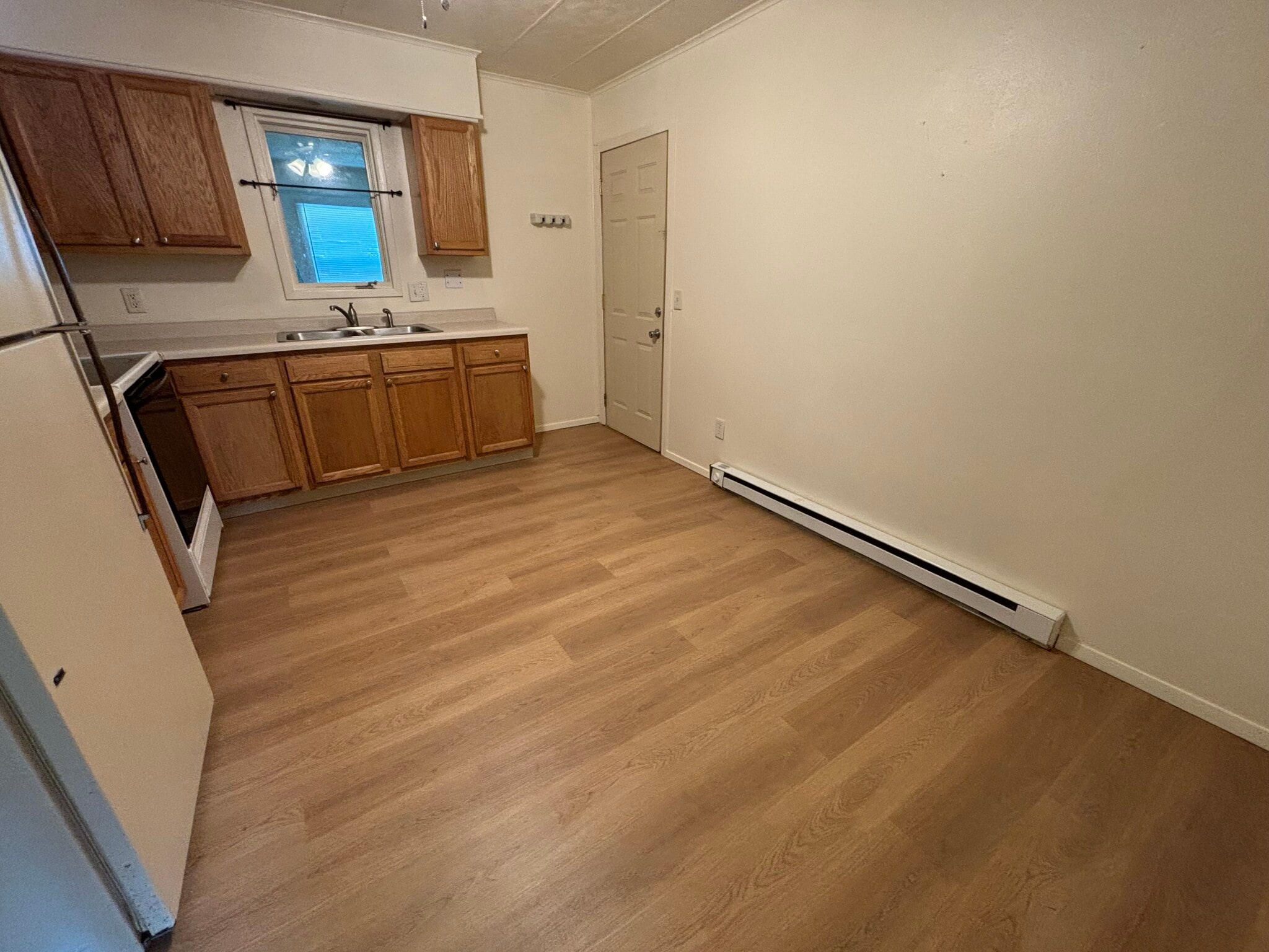 Spacious Kitchen new flooring - 5161 NE 5th St