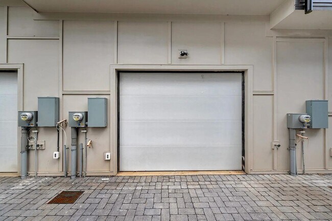 Building Photo - 1263 John St