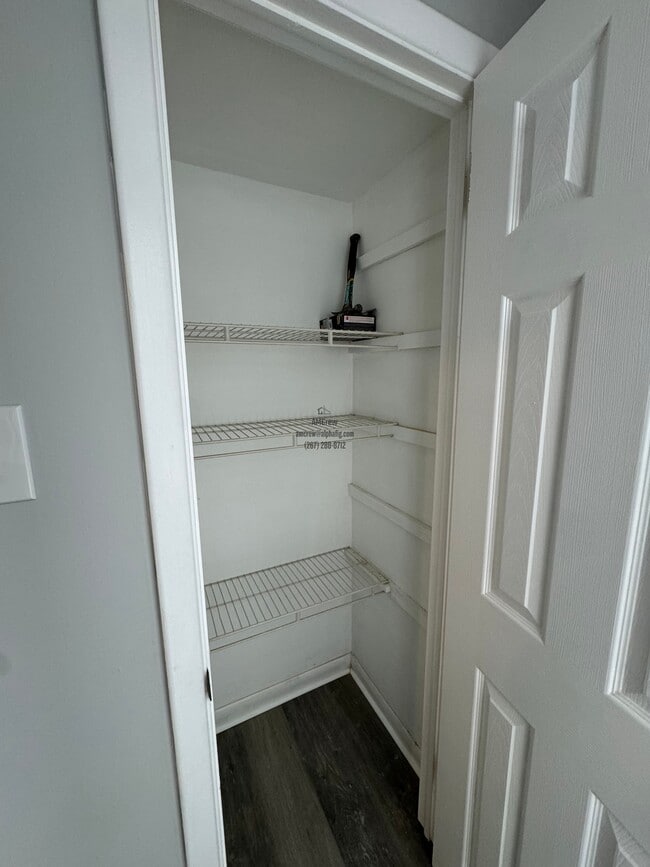 Building Photo - 10008 Jeanes St