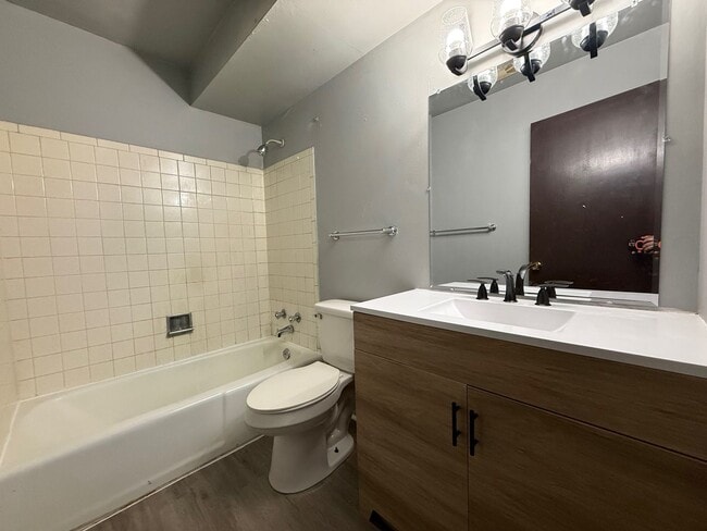 Building Photo - 205 S Parker Ave