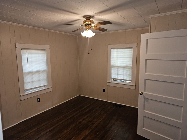 Building Photo - Charming 2-Bedroom Home Near Downtown Lincolnton!