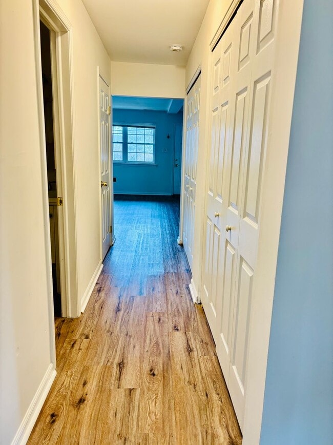 Building Photo - 1959 Main Ave