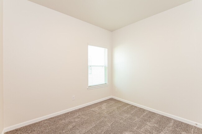 Building Photo - 17686 Cedar Crst Dr