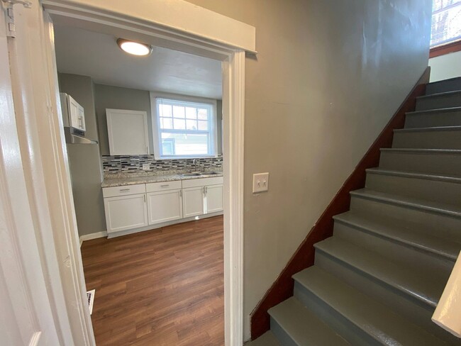 Building Photo - Beautifully Remodeled Single-Family Home i...