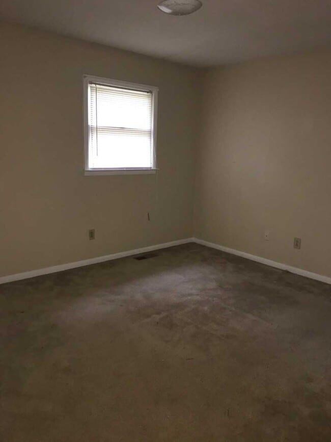 Building Photo - Charming 2 bed 2 bath duplex located in Newton