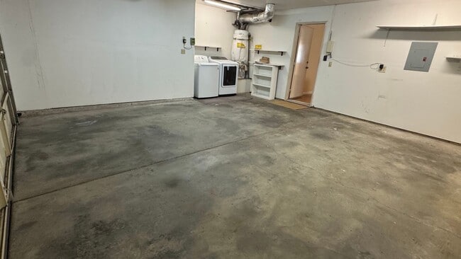 Building Photo - 649 Daffodil Dr